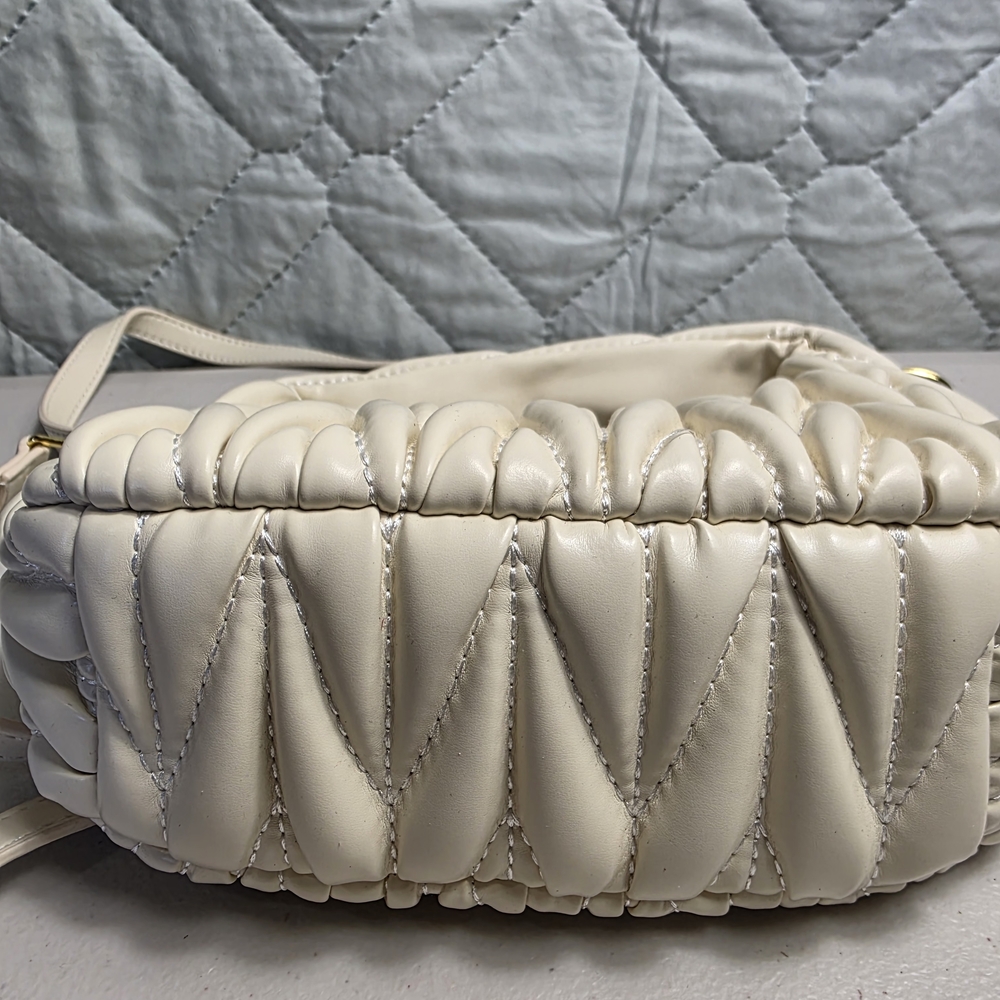 MIU MIU Wander Small White Nappa Leather Hobo Bag Nwt
And Authentic - Picture 3 of 9
